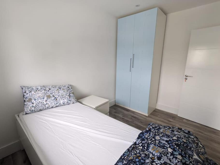Beautiful 3 Bedroom House In London -Ensuite Bed Room Twickenham Exterior foto